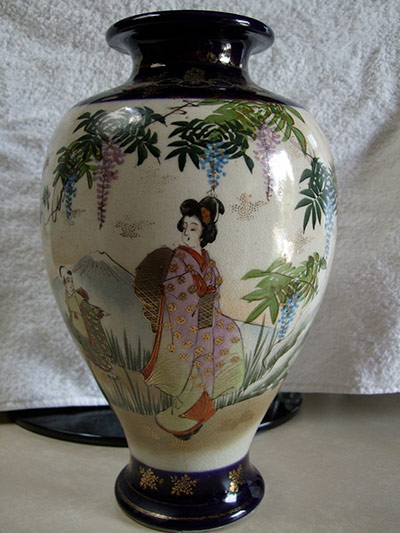 Antiques 241111: Japanese satsuma earthenware