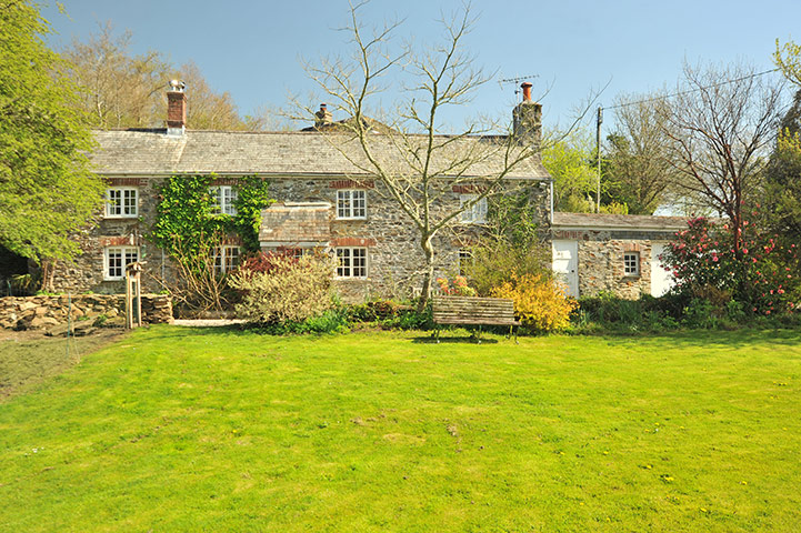 Snooping 031211: Snooping around in St Dominick, Cornwall