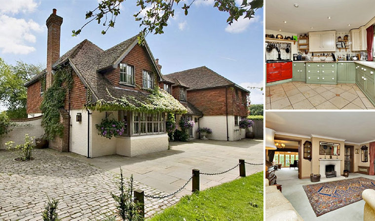 Christmas homes 211211: Christmas home in Oxfordshire