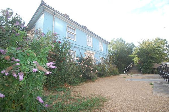 £1m homes: £1m homes - London cottage