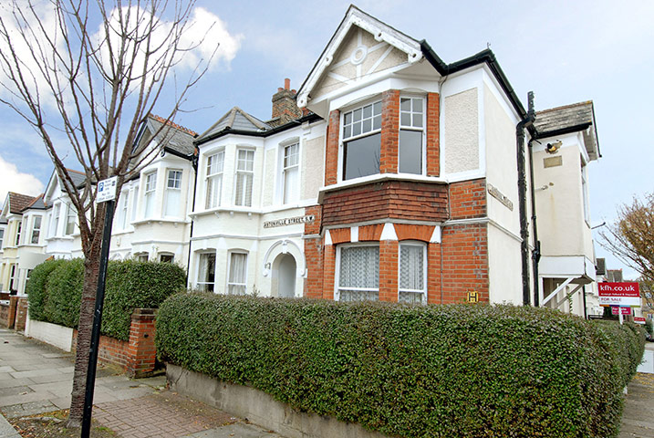 Snooping around 050211: Snooping around in Southfields, London