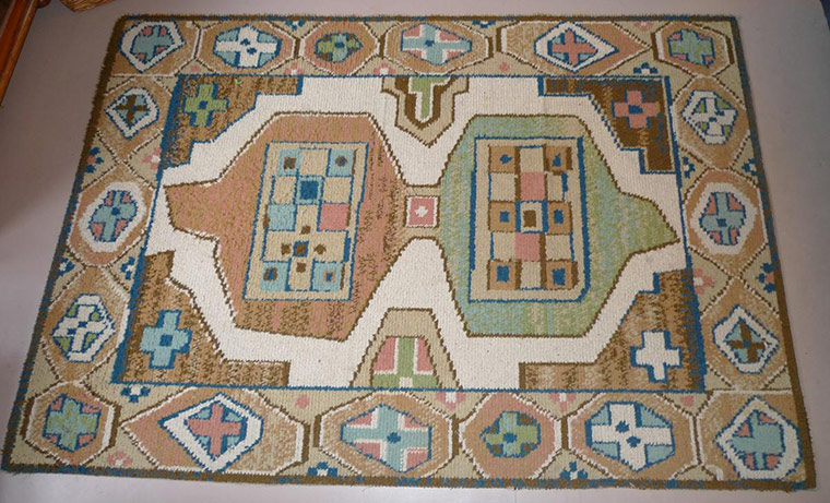 Antiques slideshow 240311: A rug in the Persian style