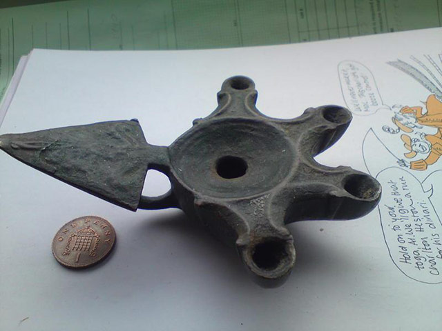 Antiques slideshow 240311: A 'Roman' bronze oil lamp