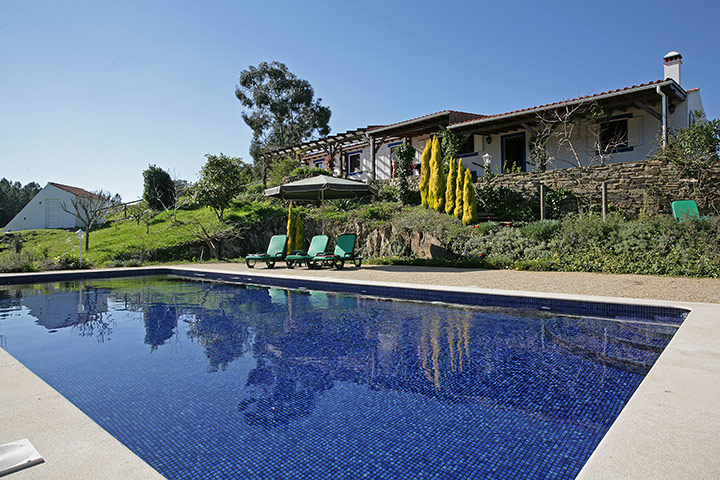 Snooping 260311: Overseas home in Amoreira Gare, Portugal