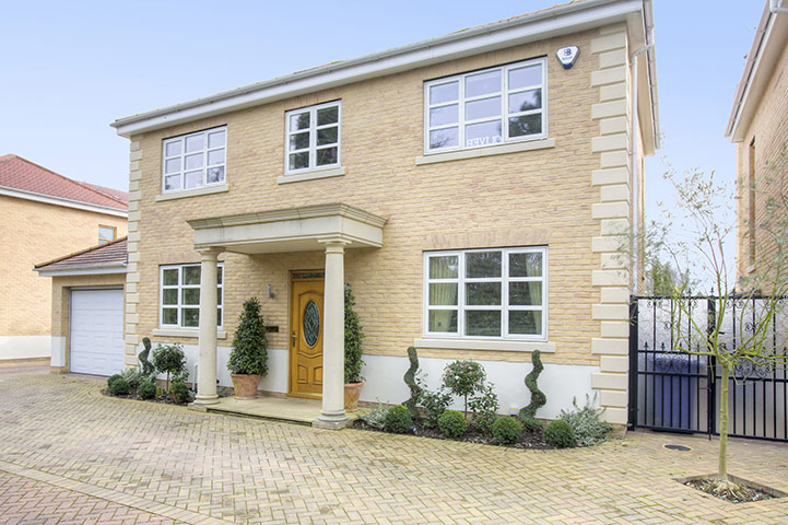Snooping around 020411: Gated home in Newmarket, Suffolk