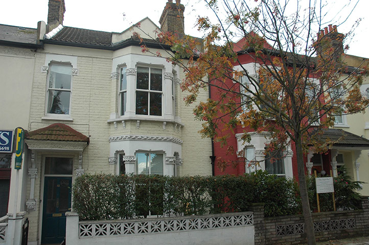 Snooping around 160411: Snooping around in Wimbledon, London