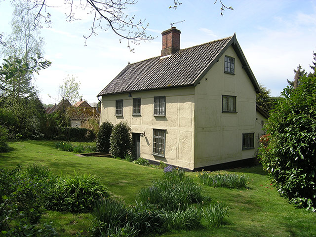 Snooping around 230411: Snooping around in Brockdish, Suffolk