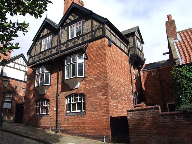 Snooping around 230411: Snooping around in Lincoln