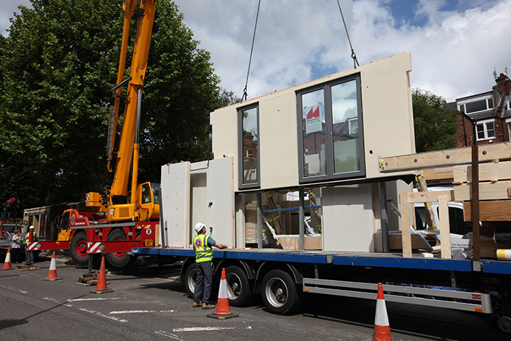 Self-build house 260511: Pieces of the Meisterstuck Haus are unloaded by crane