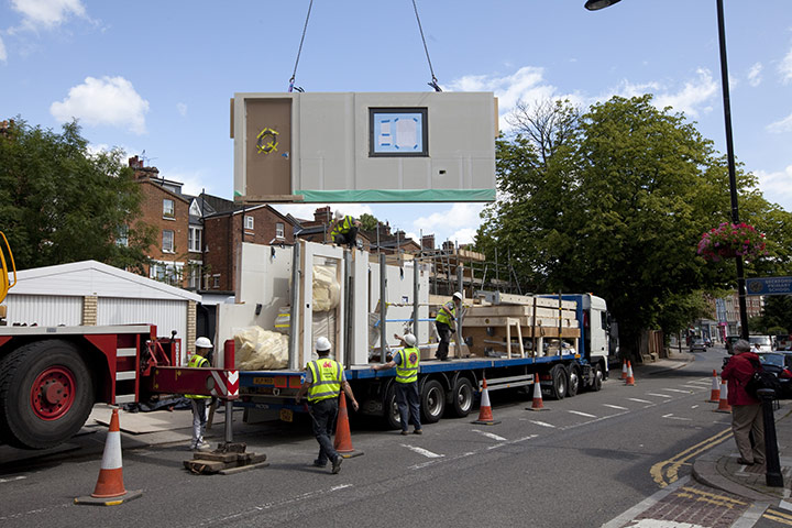 Self-build house 260511: Pieces of the Meisterstuck Haus are unloaded by crane