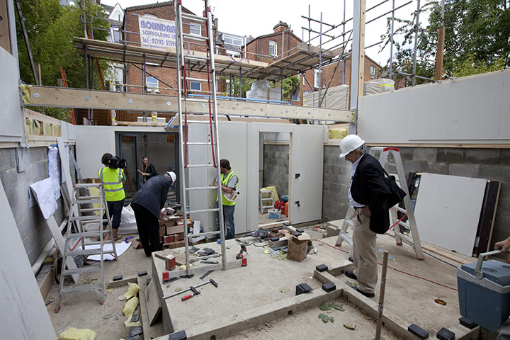 Self-build house 260511: The walls of the Meisterstuck Haus rise up