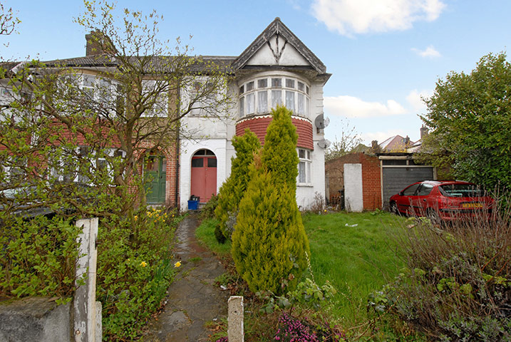 Snooping 020711: Snooping around in N14, London