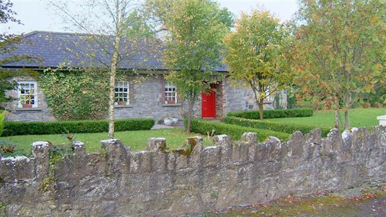 Snooping around: Snooping around - Dunmurry