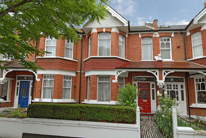 Snooping around 090711: Snooping around in Wimbledon, London