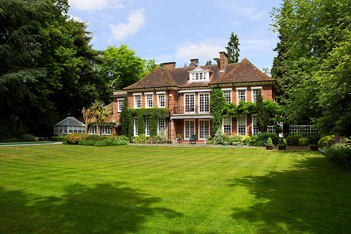 Snooping around 060811: Dream home in Woking, Surrey