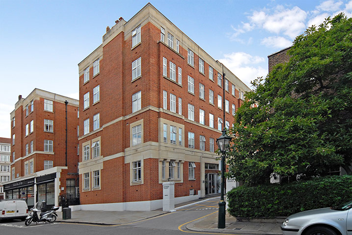 Snooping 240911: Snooping around in London, W8