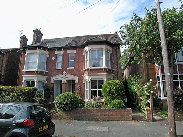 Snooping around 011011: Snooping around in Tonbridge, Kent