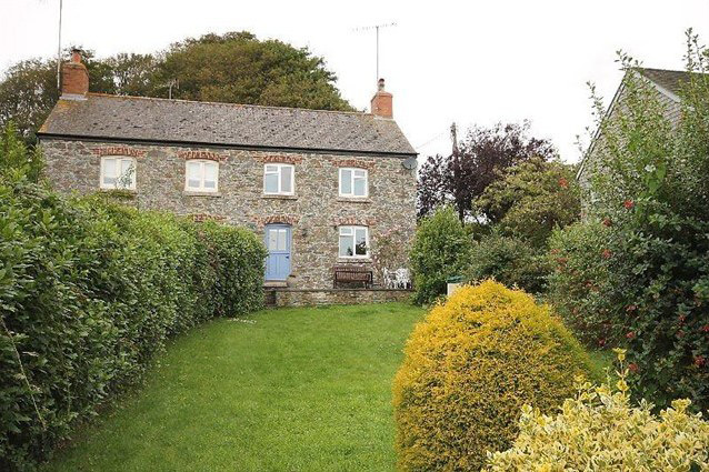 Snooping around 04/10/12: Two-bed cottage, Devon