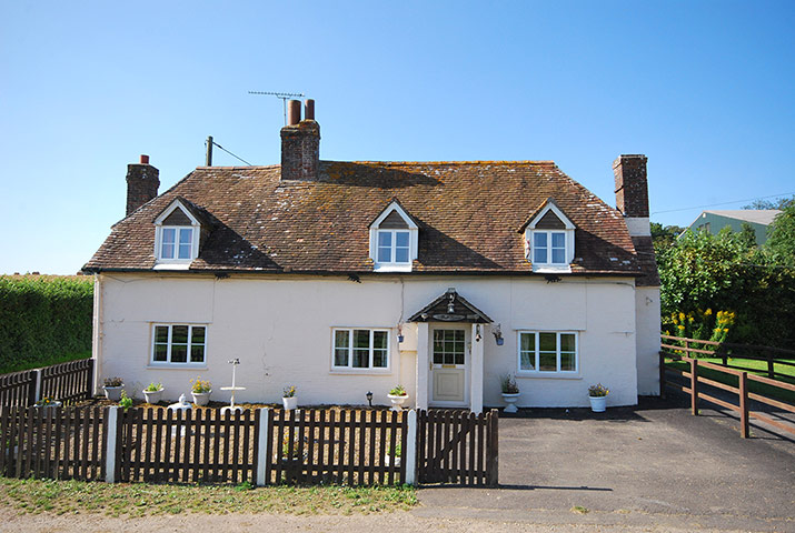 Snooping 171112: Snooping around in Bighton, Hampshire