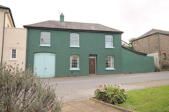 Snooping 241112: Snooping around in Modbury, Devon