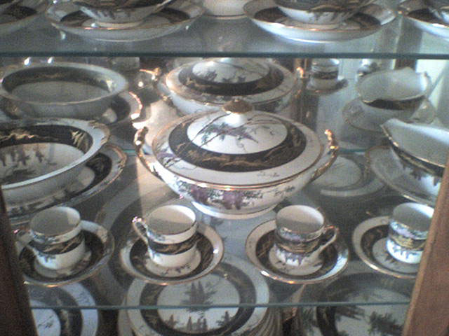 Antiques slideshow: A Soko China part dinner, tea and coffee service