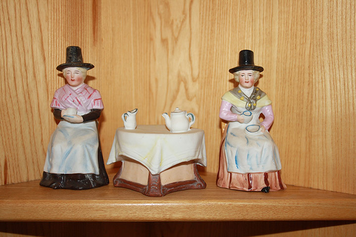 Antiques slideshow: A set of porcelain figures