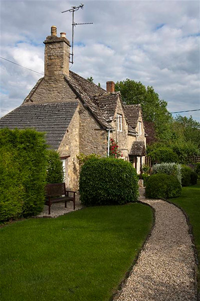 Snooping 040812: Snooping around in Quenington, Gloucestershire