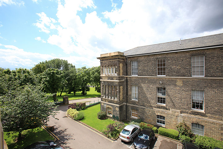 Snooping 010912: Snooping around in London