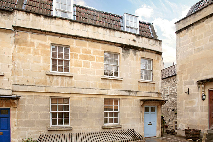 Snooping : Snooping around in Bath