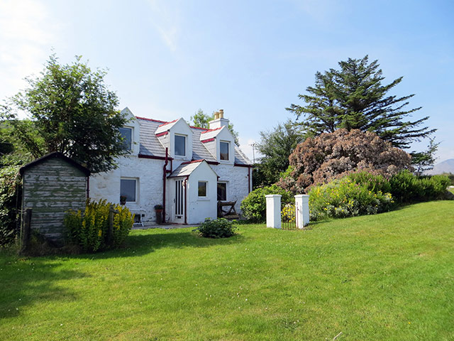 Snoop 011113: Snooping around in Broadford, Isle of Skye