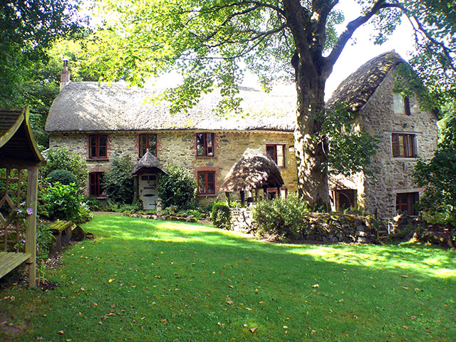 151113 Snoop: Snooping around in Sticklepath, Devon