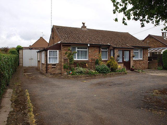 Snooping 081113: Snooping around in Warmington, Northamptonshire
