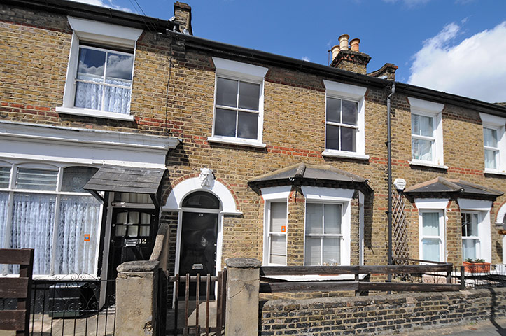 Snooping 070613: Snooping around in Southfields, London