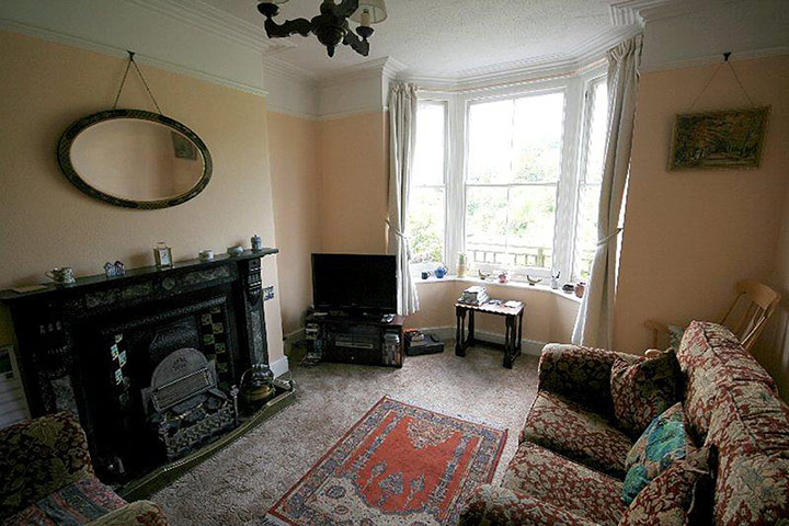 what 350000: Lyndhurst