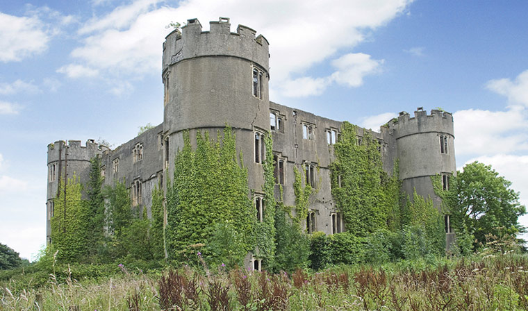 Old and new: wreck royal residence