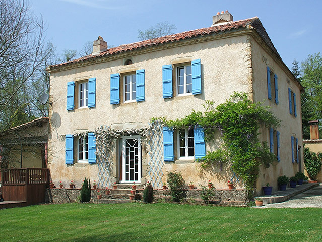 Snooping around 240710: Snooping around in Aignan, Gascony