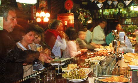 Table-turning is bad manners, diners say