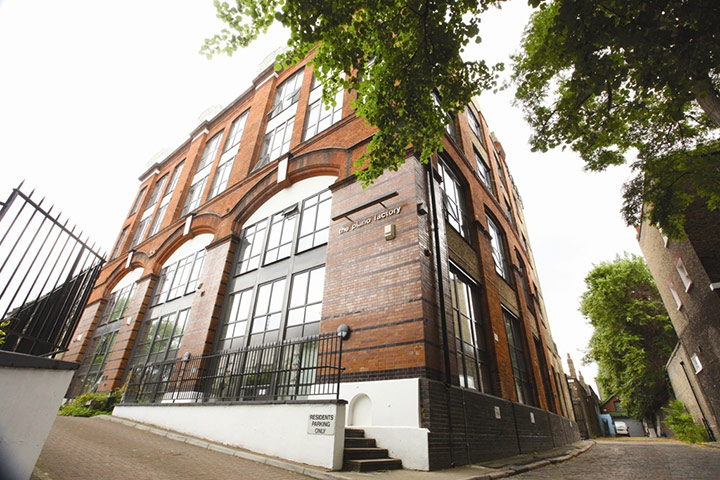 Snooping around 04092010: Snooping around in Peckham, London