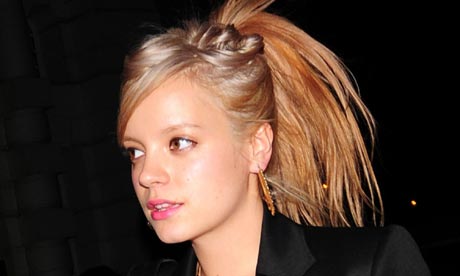 lily allen short hair 22. Lilly Allen with blonde hair