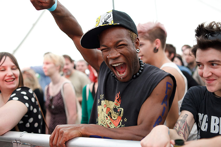 Offset: Offset crowd