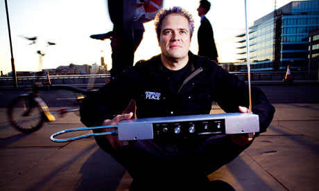 He's electric ... Nick Franglen with his theremin on London Bridge before the experiment.