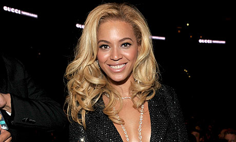 pics of beyonce 2011. Beyonce at the Grammy awards