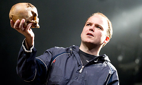 Rory Kinnear in Hamlet