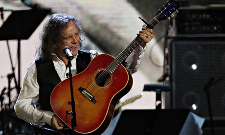 Donovan performs after being inducted into the Rock and Roll Hall of Fame in 2012