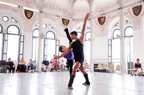 Carlos Acosta cuba: Roya Ballet of London performs in Cuba