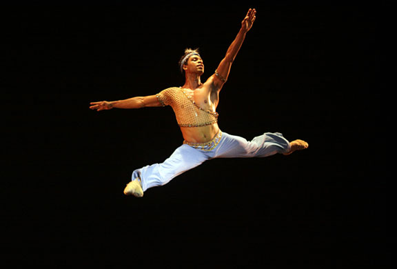 Carlos Acosta cuba: Roya Ballet of London performs in Cuba