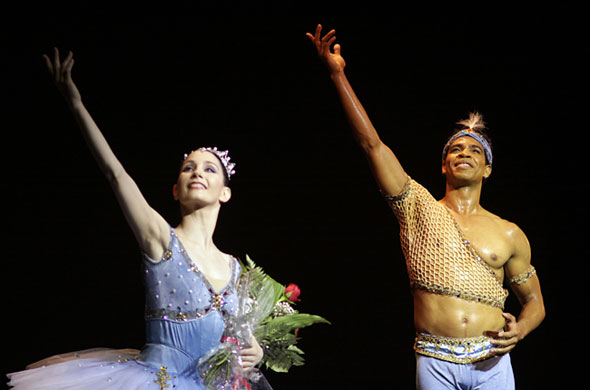 Carlos Acosta cuba: Roya Ballet of London performs in Cuba