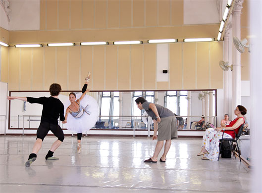 Carlos Acosta cuba: Roya Ballet of London performs in Cuba