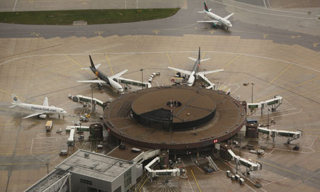 Female+airport+security+officer+gatwick