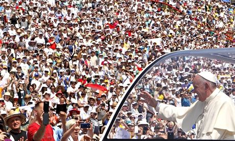 Crowds greet the pope